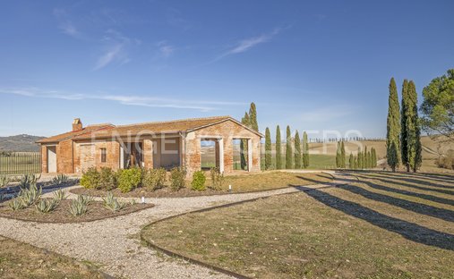 Castle for Sale in Castiglione d'Orcia, Tuscany, Italy