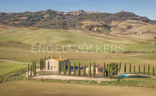 Castle for Sale in Castiglione d'Orcia, Tuscany, Italy