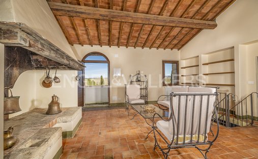 Castle for Sale in Castiglione d'Orcia, Tuscany, Italy