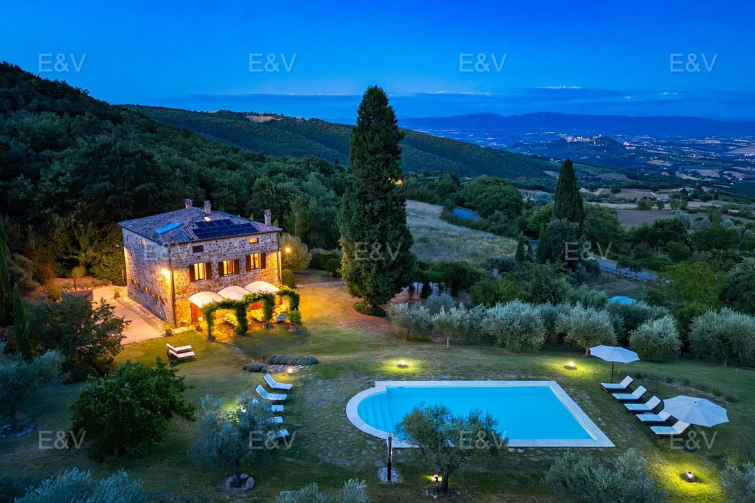Villa in Todi, Umbria, Italy 1 - 16696392