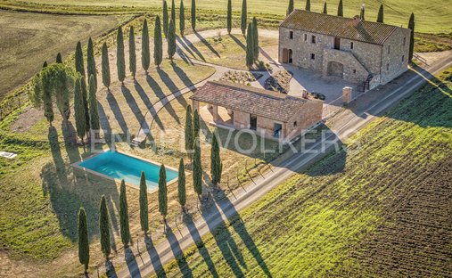 Castle for Sale in Castiglione d'Orcia, Tuscany, Italy