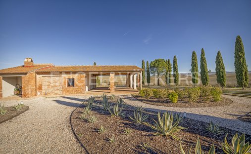 Castle for Sale in Castiglione d'Orcia, Tuscany, Italy