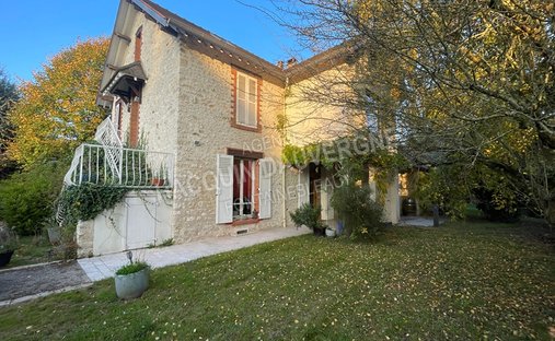 House in Montaigu Nord Est, Melun, France 1