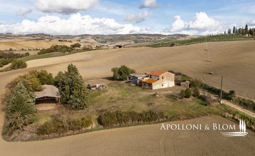 Castle for Sale in Castiglione d'Orcia, Tuscany, Italy