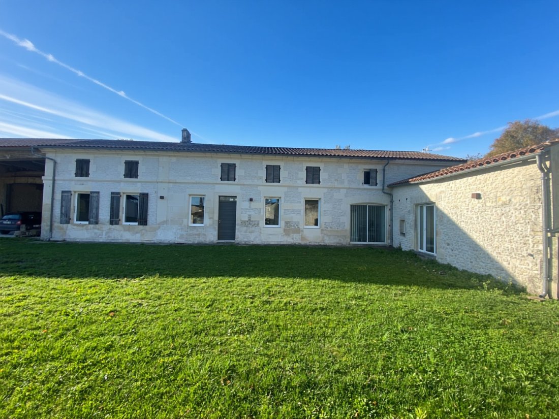 House in Pons, Nouvelle-Aquitaine, France 1 - 16697221