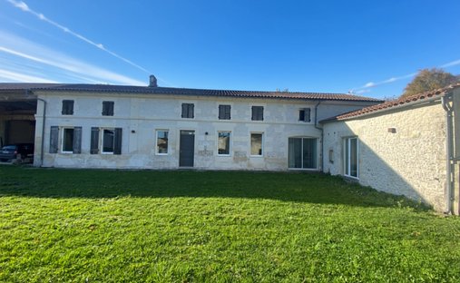 House in Pons, Nouvelle-Aquitaine, France 1