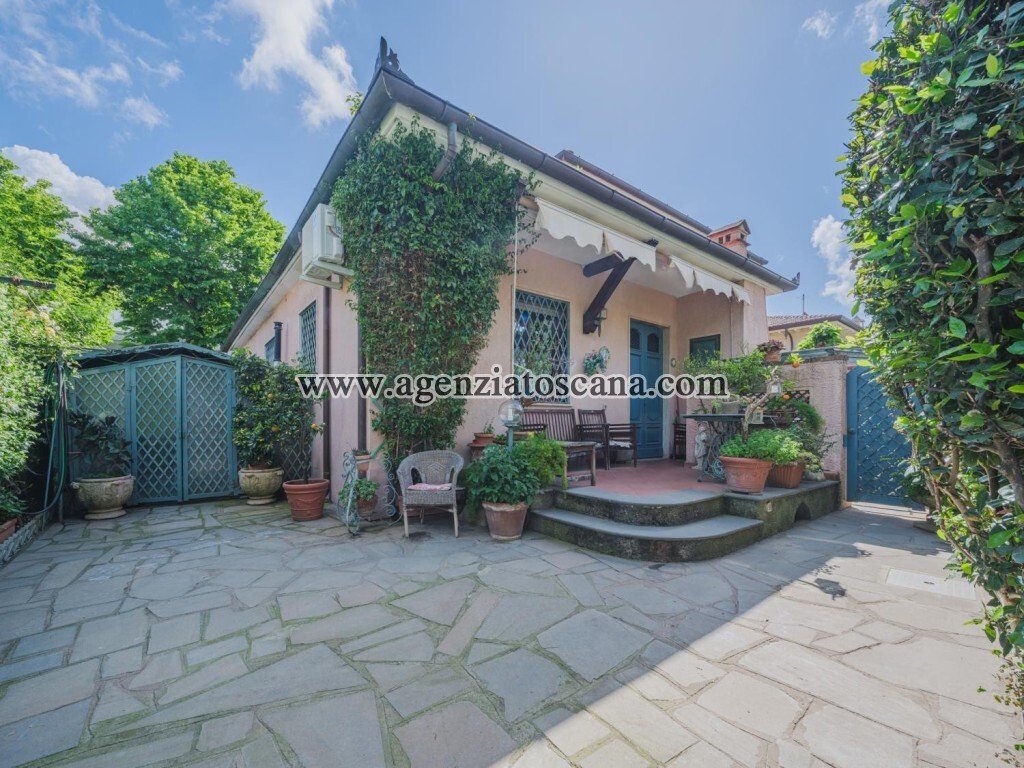 Villa in Center, Forte dei Marmi, Tuscany 3 - 16696696