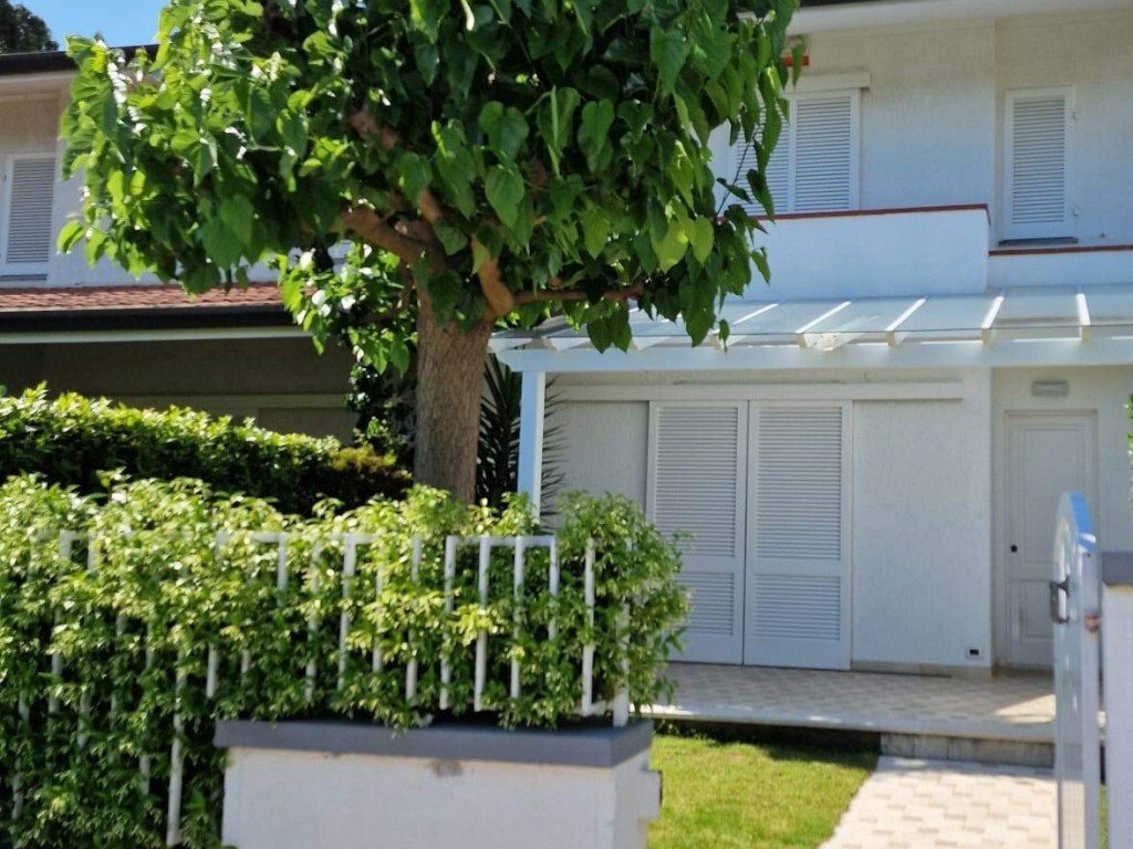 Villa in Tonfano, Pietrasanta, Italy 1 - 16696543