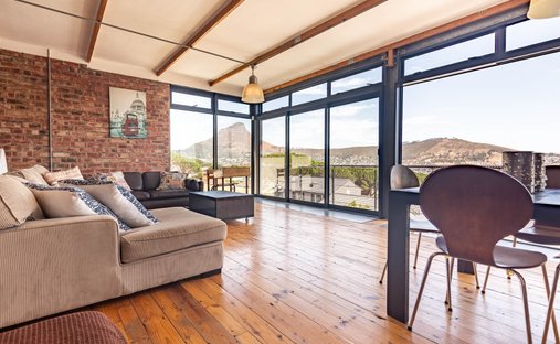 Country House in City Centre, Cape Town, South Africa 1