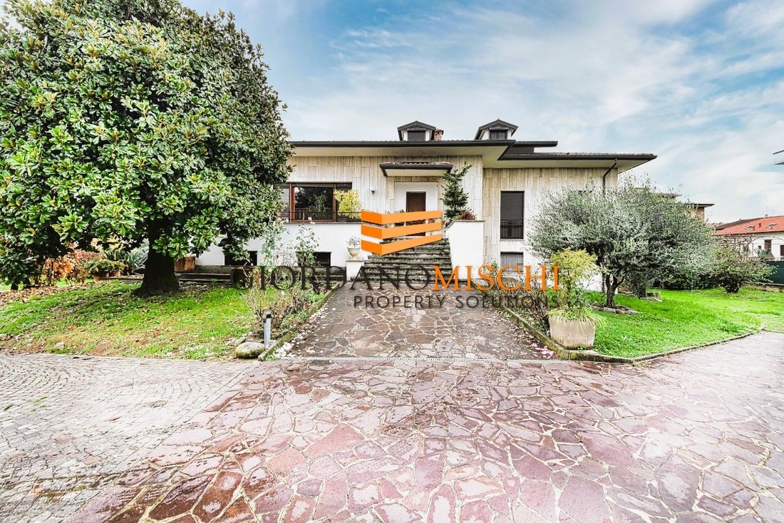 Villa in Carnate, Lombardy, Italy 1 - 16698412