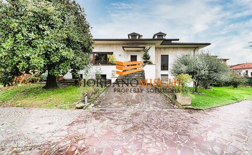 Villa in Carnate, Lombardy, Italy 1