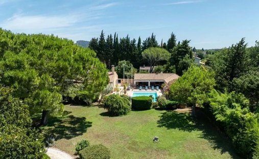Estate in Campagne, Tarascon, France 1