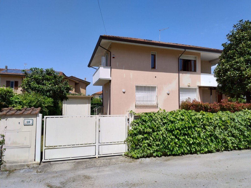 Villa in Pietrasanta, Tuscany, Italy 2 - 16697091