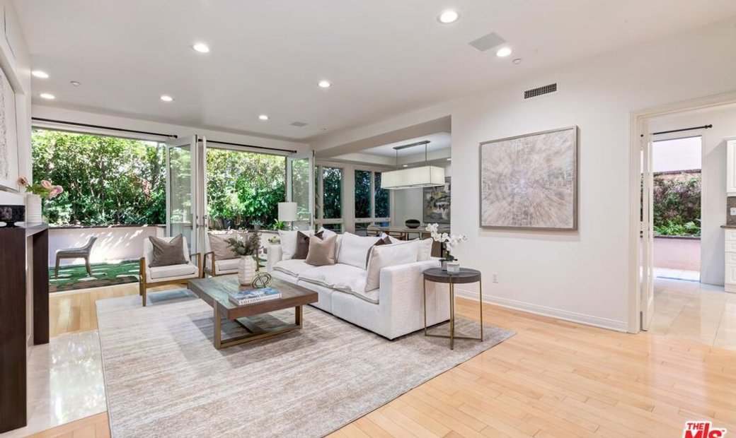 Condominium In Beverly Hills In Beverly Hills, California, United ...