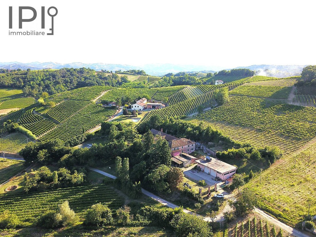 Villa in Strevi, Piedmont, Italy 1 - 16696506