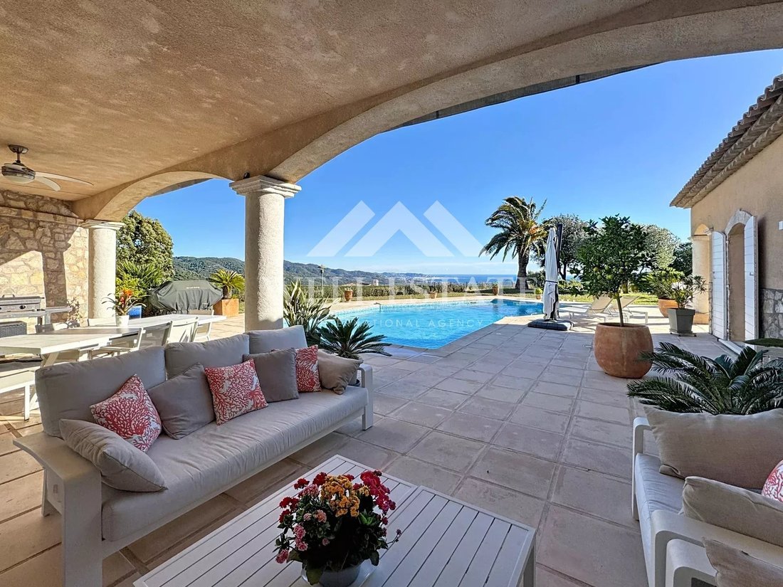 Villa in Les Adrets-de-l'Estérel, Provence-Alpes-Côte d'Azur, France 1 - 16698495