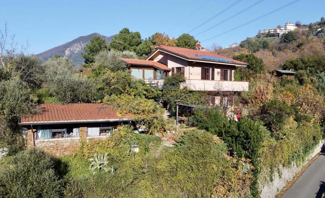Villa in Centro, Massa, Italy 2 - 16696828