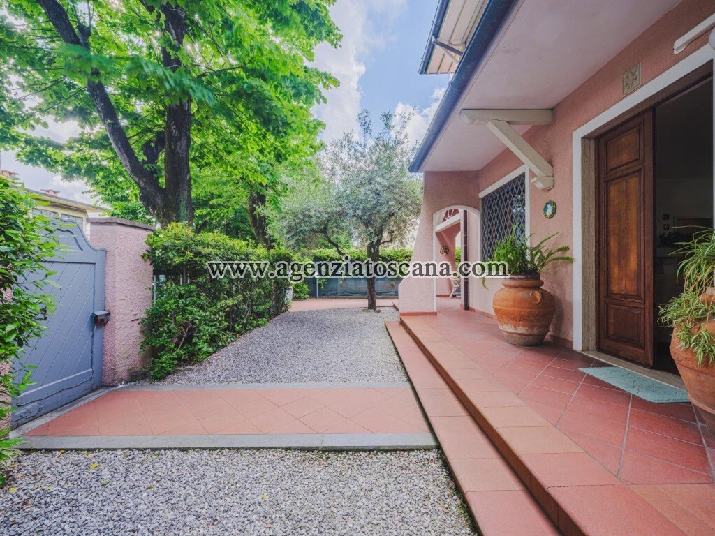 Villa in Center, Forte dei Marmi, Tuscany 2 - 16696696