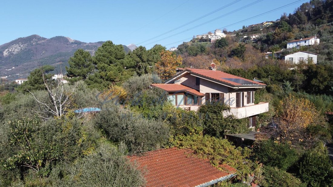 Villa in Centro, Massa, Italy 1 - 16696828