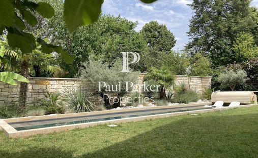 An Urban Chateau Dating Back To 1930 With An Outhouse, A Swimming Pool And Tree Dotted Grounds