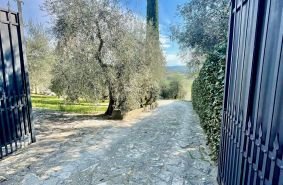 Villa in Lastra a Signa, Tuscany, Italy 3 - 16696762