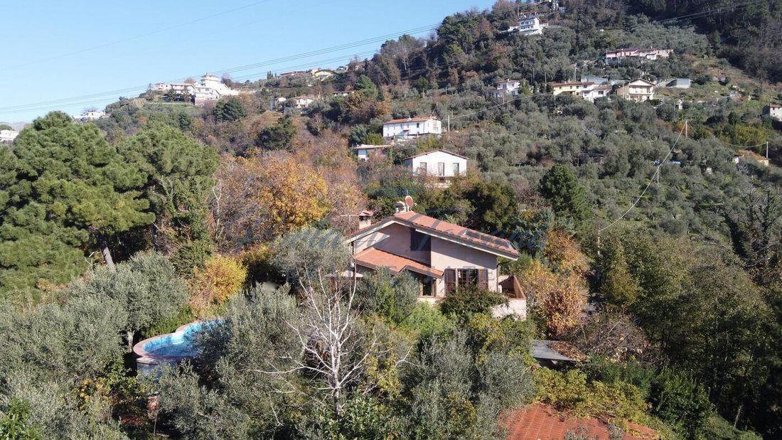 Villa in Centro, Massa, Italy 3 - 16696828