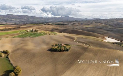 Castle for Sale in Castiglione d'Orcia, Tuscany, Italy