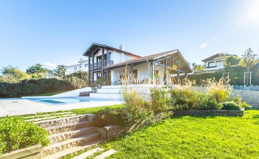 House in Sainte Barbe-Lac, Saint-Jean-de-Luz, France 1