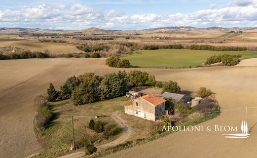 Castle for Sale in Castiglione d'Orcia, Tuscany, Italy