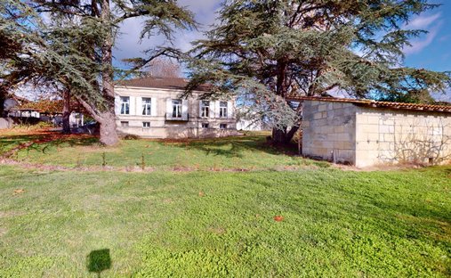 Castle for Sale in Fargues-Saint-Hilaire, Nouvelle-Aquitaine, France