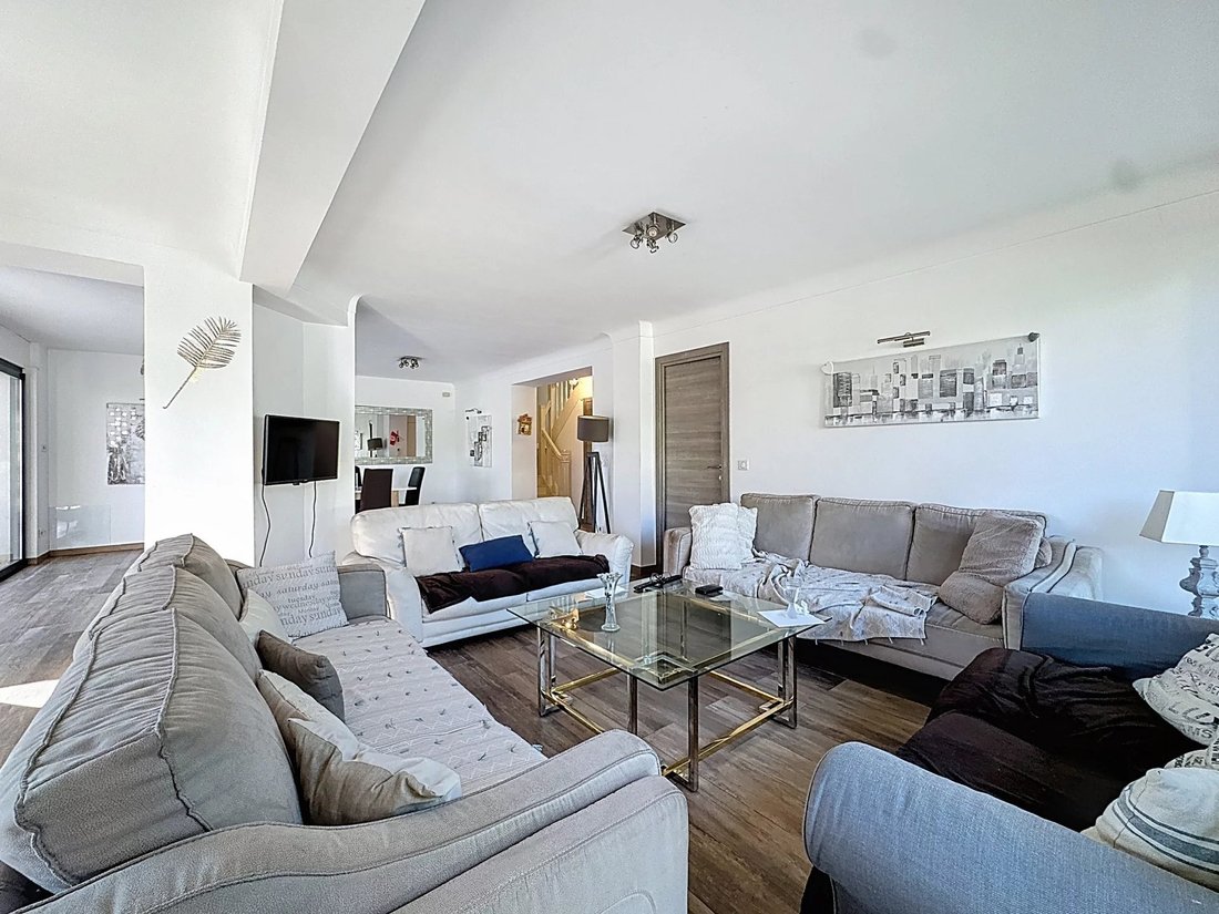 Villa in Vallergues, Cannes, France 2 - 16697053