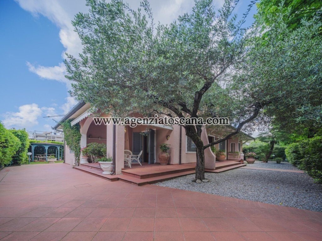Villa in Center, Forte dei Marmi, Tuscany 4 - 16696696