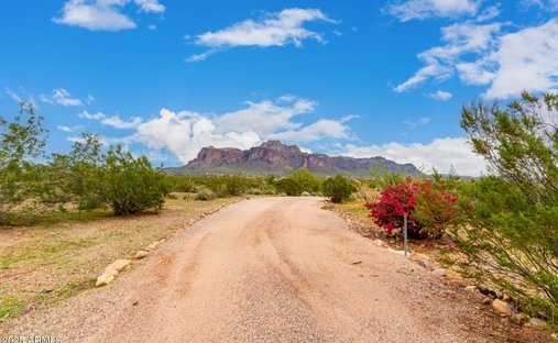 Land in Apache Junction, Arizona, Vereinigte Staaten 1