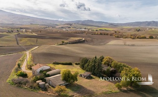 Castle for Sale in Castiglione d'Orcia, Tuscany, Italy