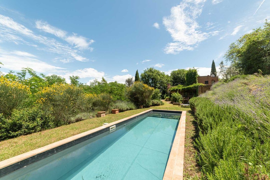 Villa in Montalcino, Tuscany, Italy 2 - 16696889