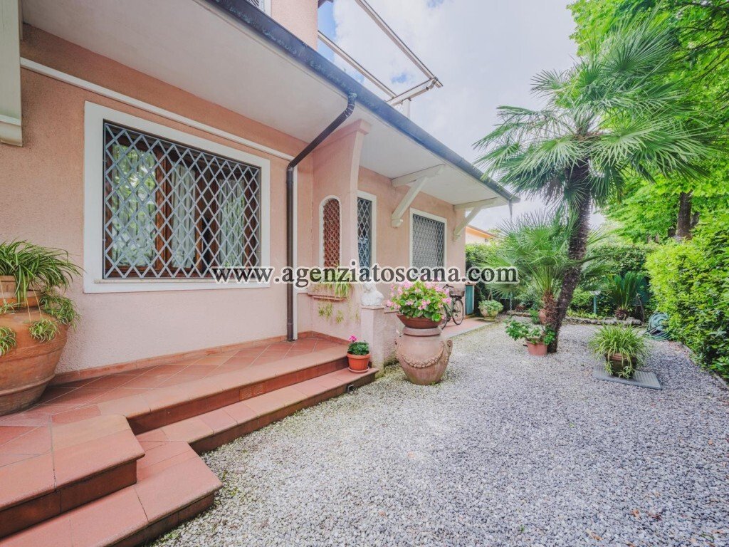 Villa in Center, Forte dei Marmi, Tuscany 1 - 16696696