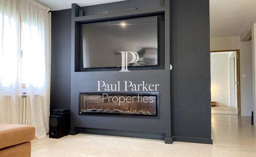 An Urban Chateau Dating Back To 1930 With An Outhouse, A Swimming Pool And Tree Dotted Grounds