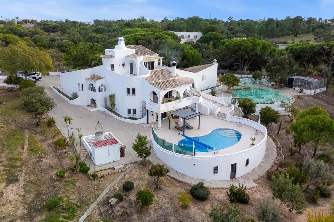 Villa in Lagoa e Carvoeiro, Algarve, Portugal 1 - 16698027