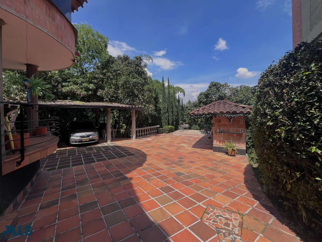 House in Envigado, Antioquia, Colombia 2 - 16697568
