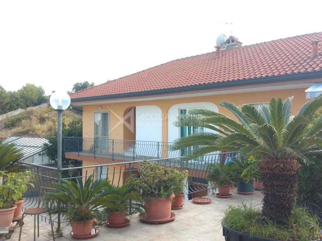 Villa in Vallecrosia, Liguria, Italy 3 - 16696731