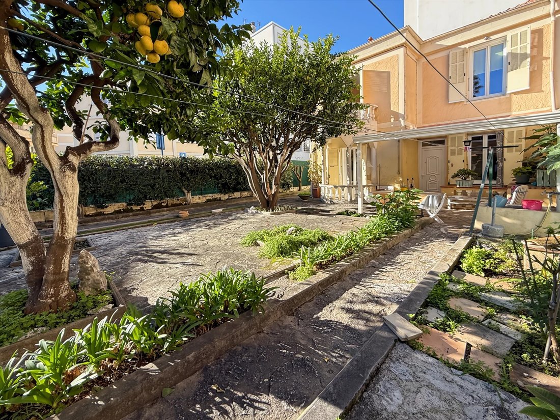 House in Centre-Haut de Cagnes, Cagnes-sur-Mer, France 1 - 16696414