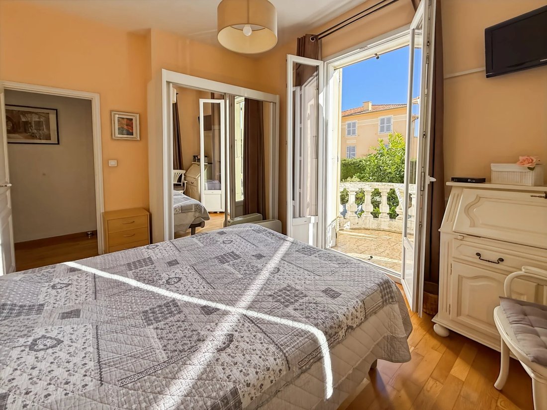 House in Centre-Haut de Cagnes, Cagnes-sur-Mer, France 5 - 16696414