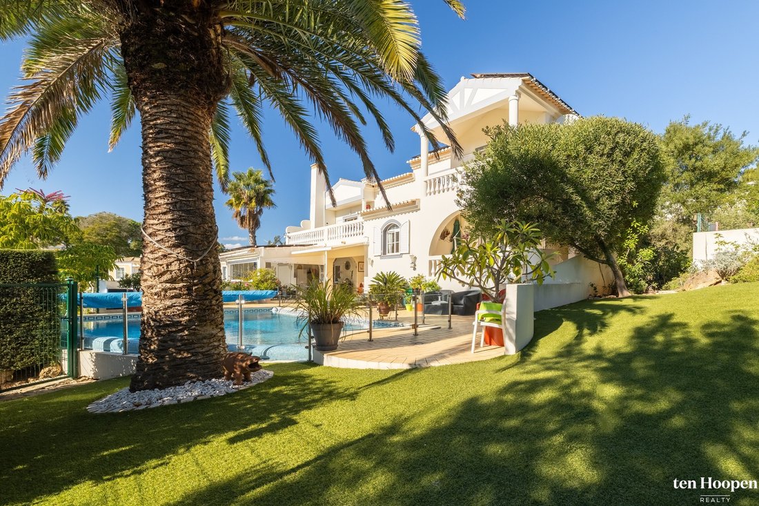 Villa in Vila do Bispo e Raposeira, Algarve, Portugal 1 - 16698045