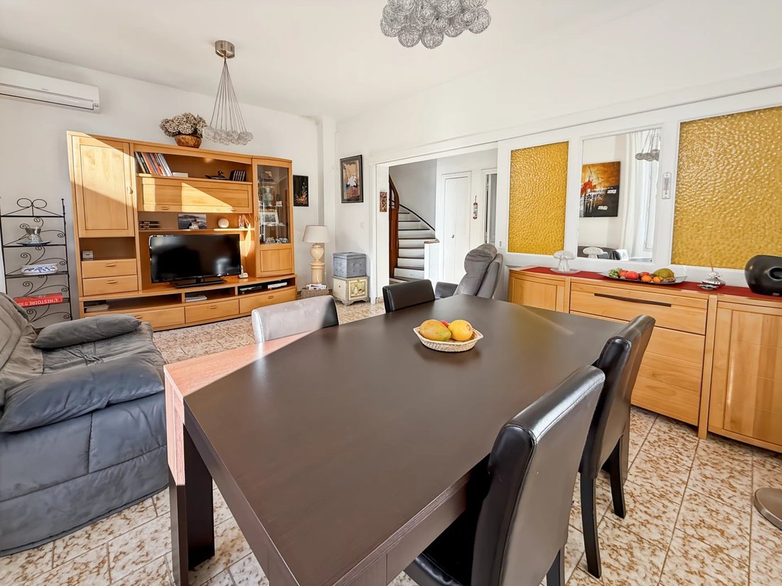 House in Centre-Haut de Cagnes, Cagnes-sur-Mer, France 3 - 16696414