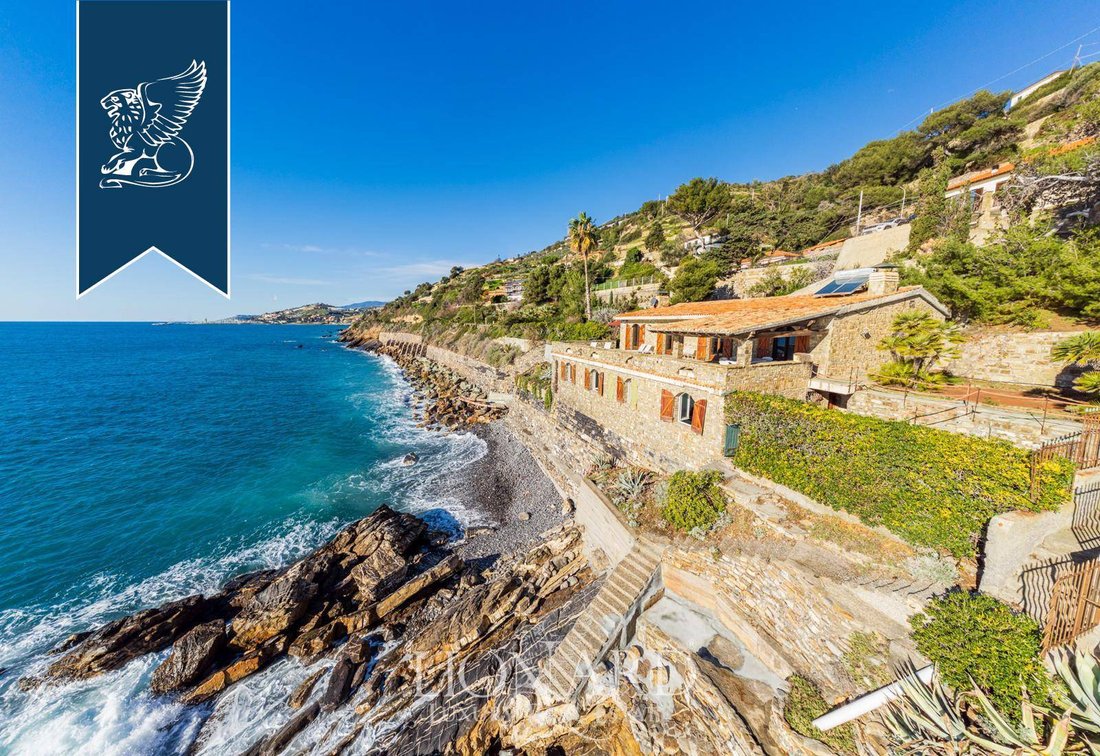 Villa in Porto Maurizio, Imperia, Liguria 1 - 16698915