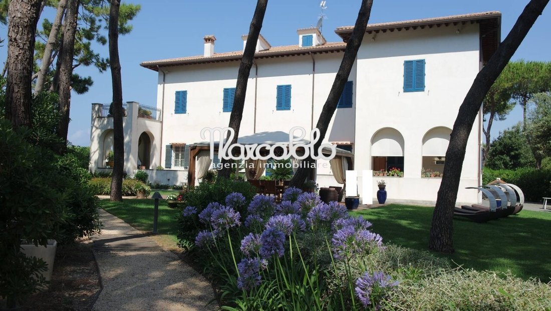 Villa in Centro, Massa, Italy 3 - 16696849