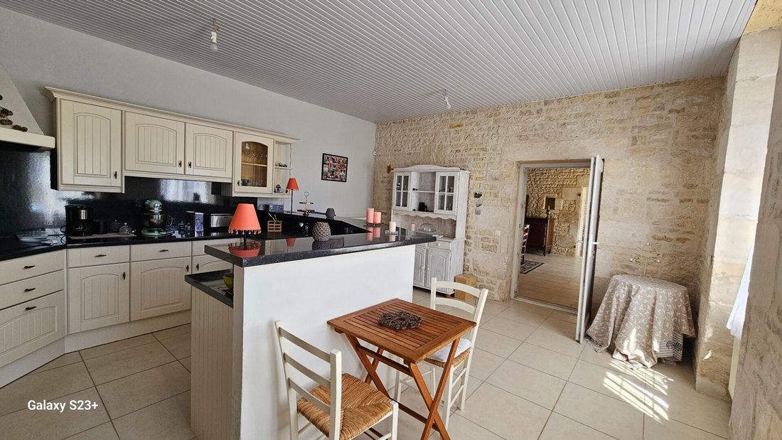 Estate in Sud Ouest, Aiffres, France 3 - 16700071