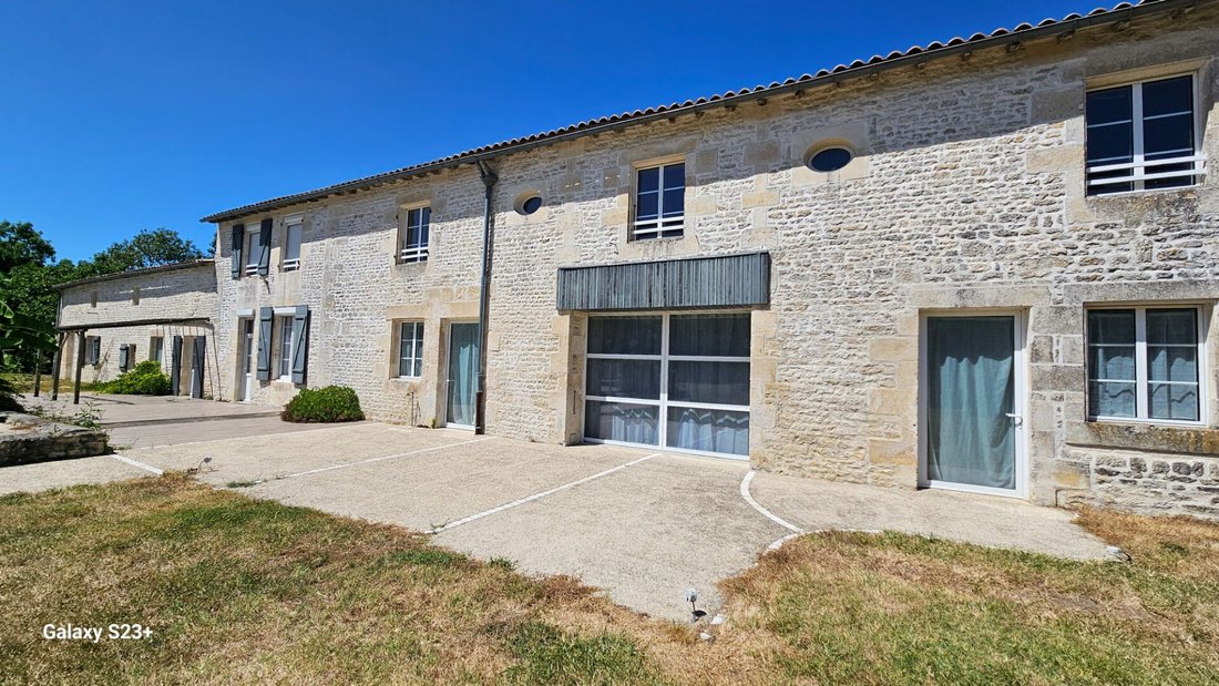 Estate in Sud Ouest, Aiffres, France 4 - 16700071
