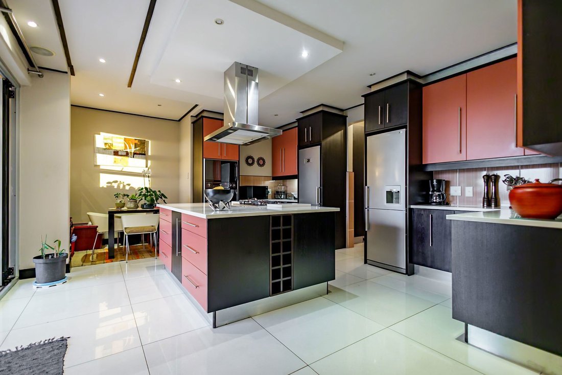 House in Eagle Canyon Golf Estate, Gauteng, South Africa 3 - 16698436