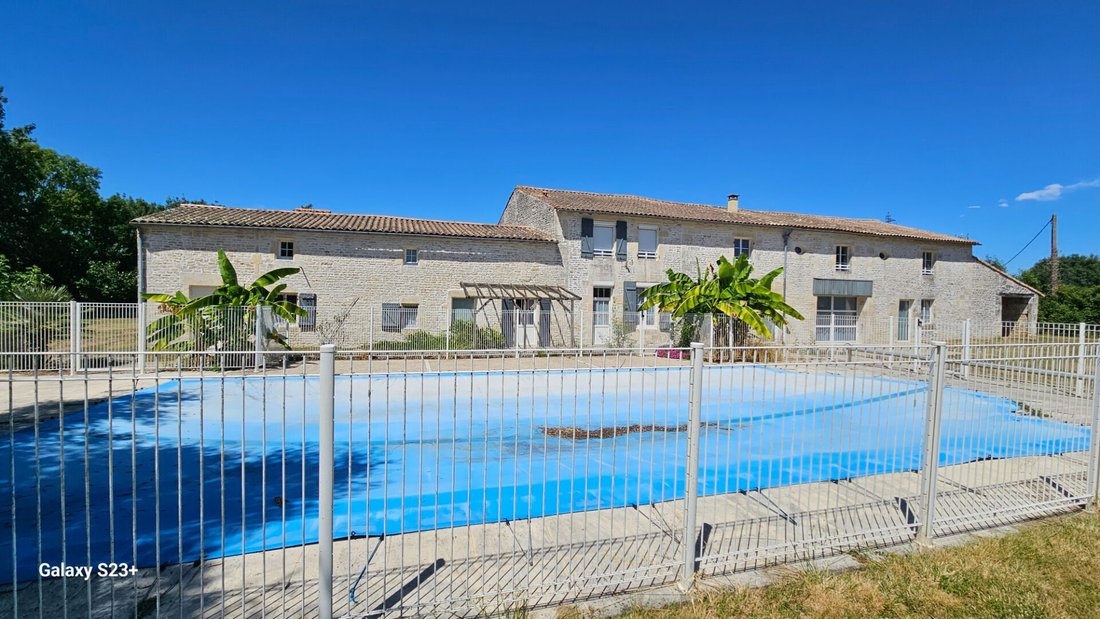 Estate in Sud Ouest, Aiffres, France 1 - 16700071